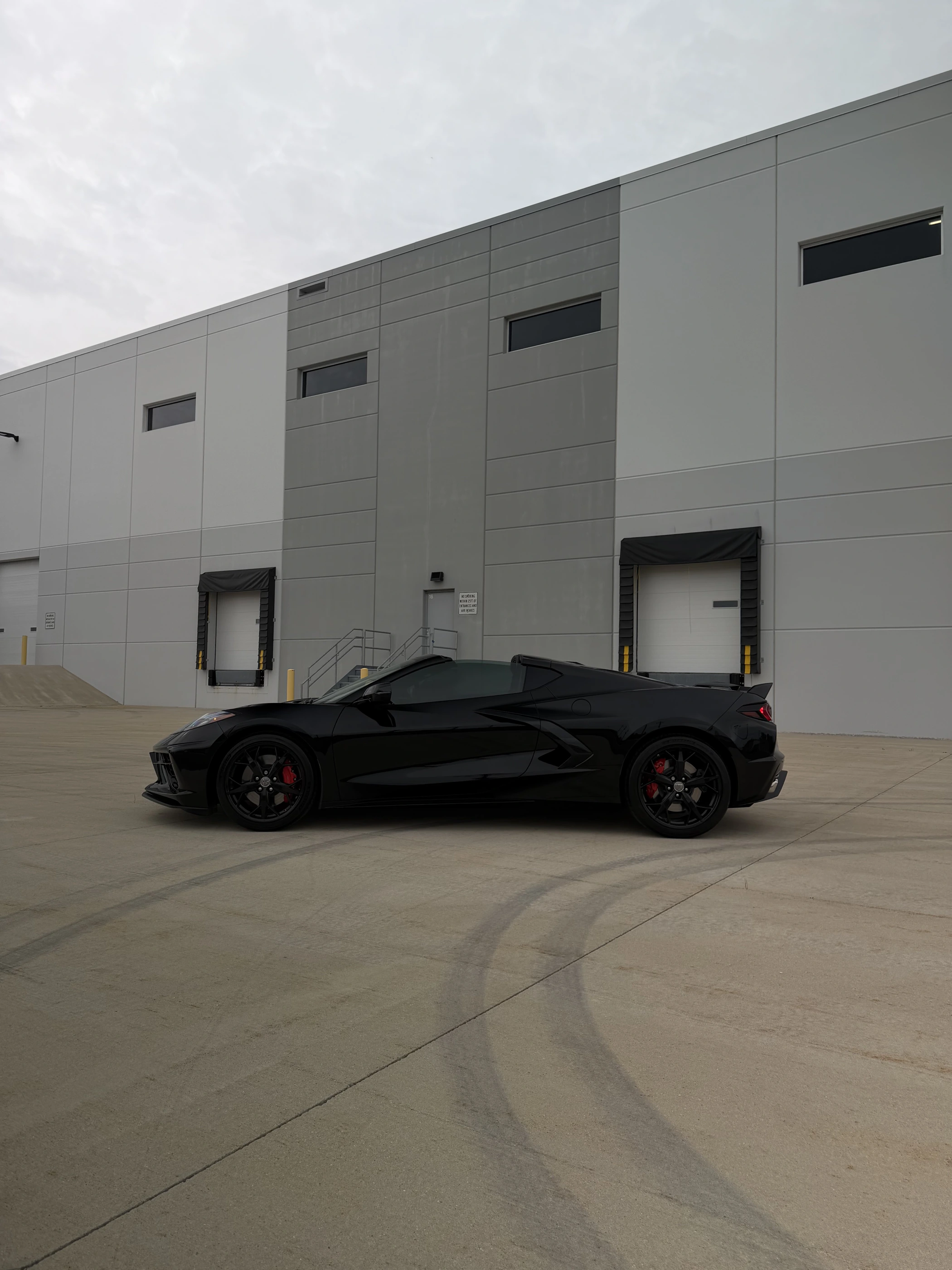 Corvette C8 — Black